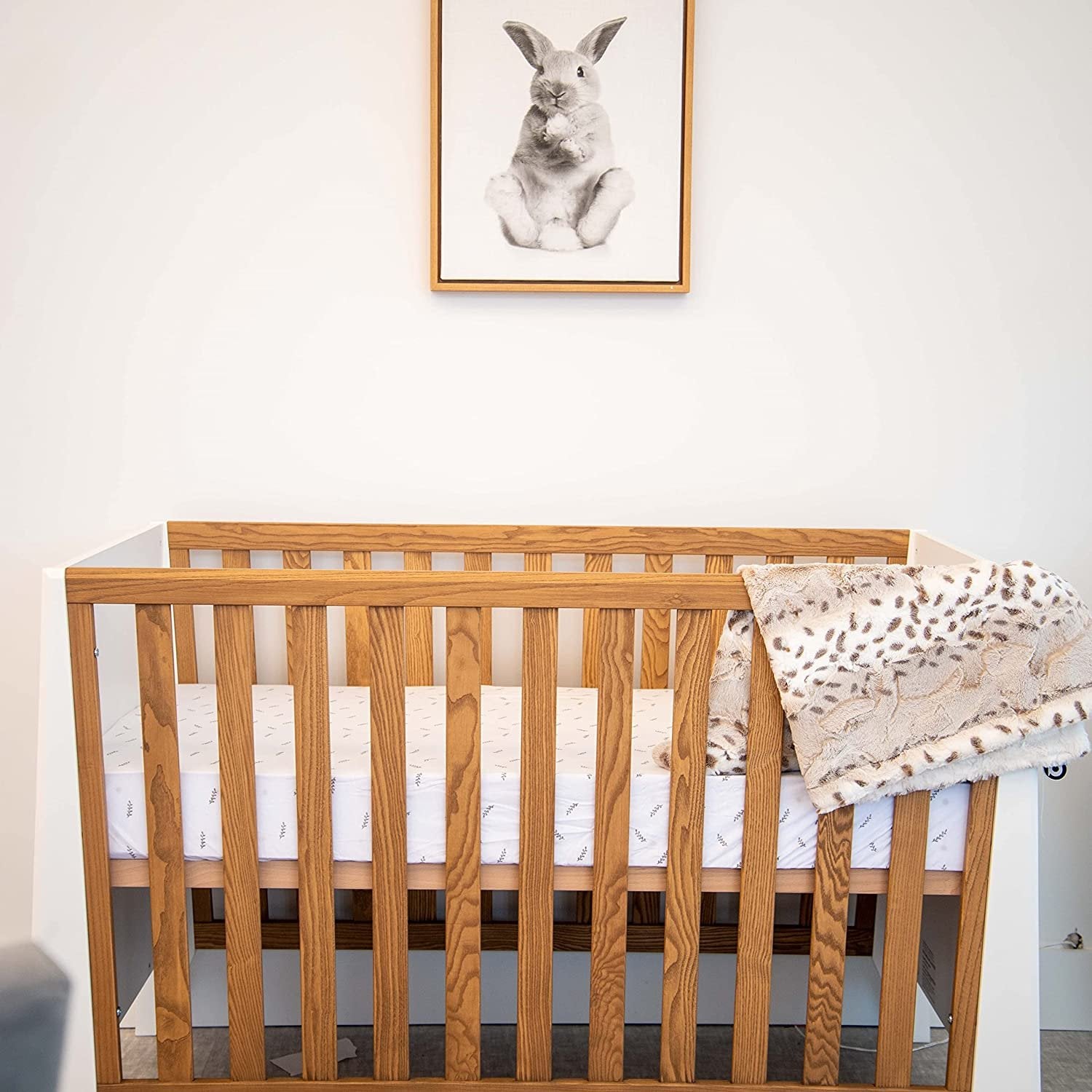 Fitted versatile crib sheet set grey leaf print