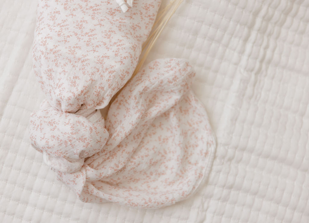 Muslin Swaddles 47&quot;-Vine Pattern Pink