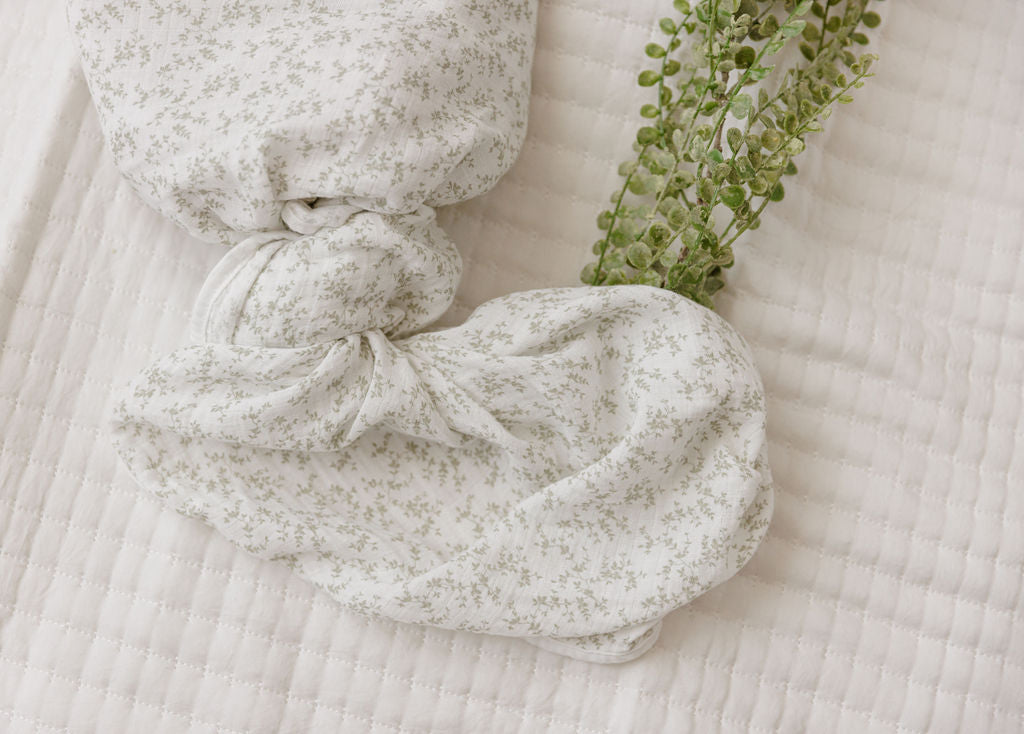Muslin Swaddles 47&quot;-Vine Pattern green