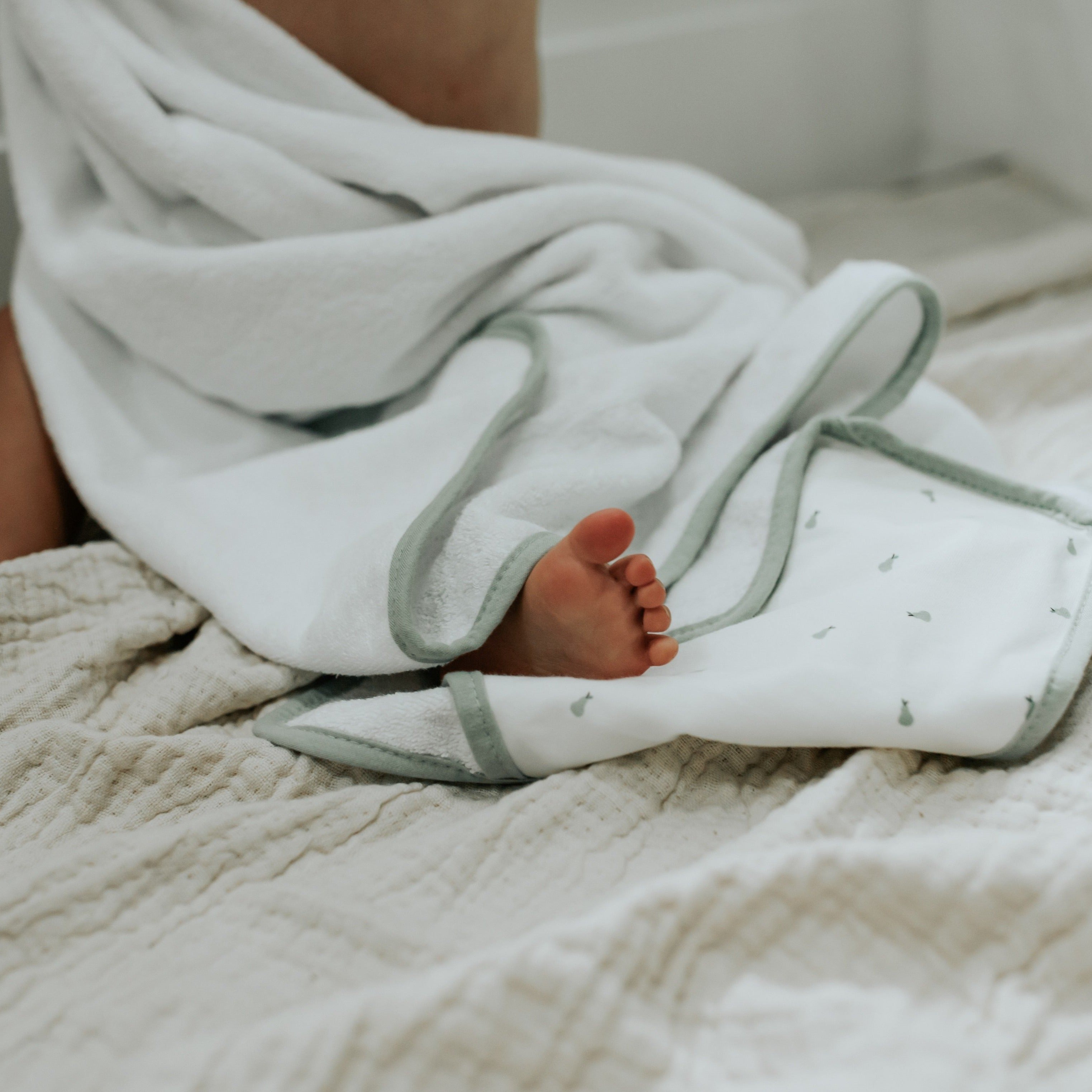 Sage Pears Hooded Towel &amp; Washcloth