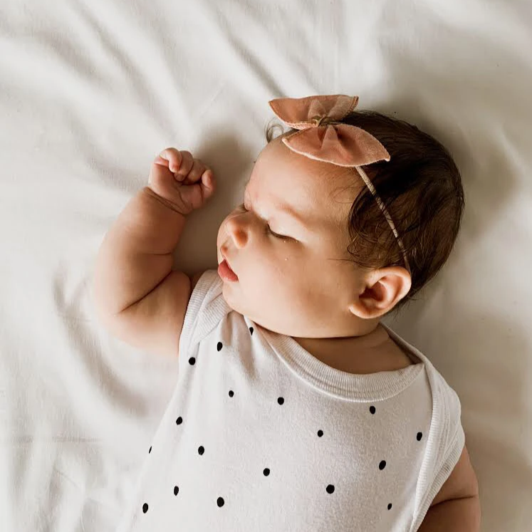 Knot Wearable Blanket, Knot Hat &amp; Mitten Set